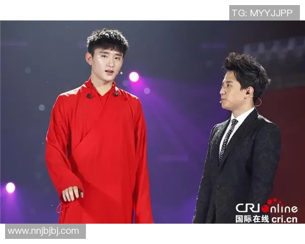 假装足球明星男朋友的甜蜜日常与意外挑战